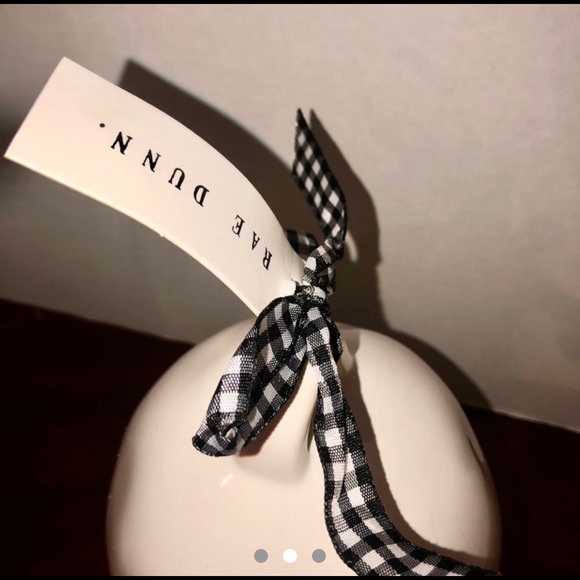 Rae Dunn queen bee bird house - Picture 2 of 3